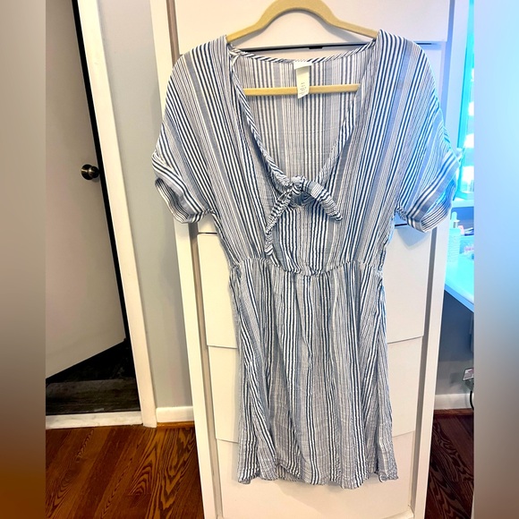 H&M lightweight dress - Picture 1 of 5